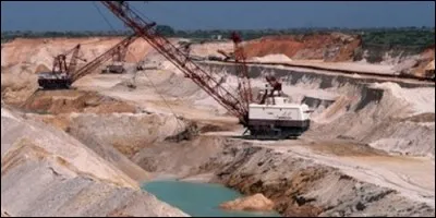 Dans quel pays d'Afrique du Nord y a-t-il de grandes mines de phosphate ?