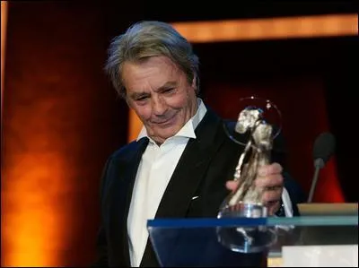 ' Moi ... Alain Delon ... sur cette photo , j'ai : '