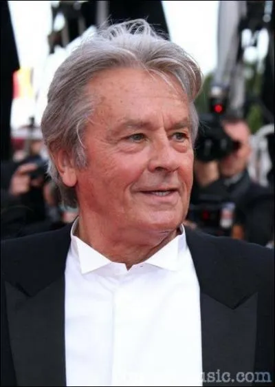 ' Moi ... Alain Delon ... sur cette photo , j'ai : '