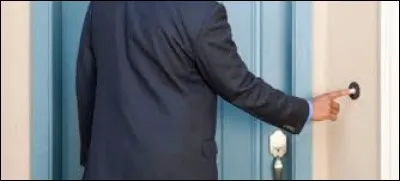 Bon, maintenant, vous allez vous mettre à table... Si vous êtes invité à une soirée ou un repas, il est préférable d'arriver :