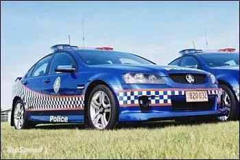 Une Pontiac G8 quipant la police en...