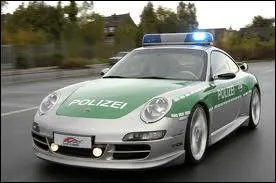 Cette Porsche 911 est utilise par la police...