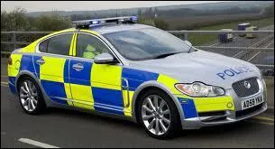 Cette Jaguar XF quipe la police des autoroutes...