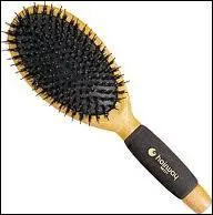 On s'en sert pour dfaire les noeuds dans ses cheveux.