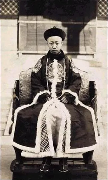 Quel membre de la dynastie Qing est le dernier empereur chinois (de 1908  1912, puis de 1932  1945) ?