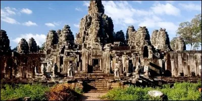 Les célèbres temples d'Angkor se situent :
