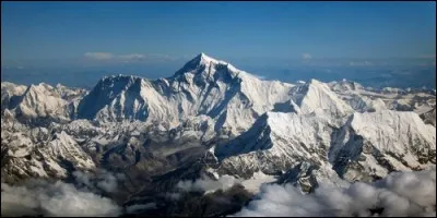 Où se trouve le mont Everest ?