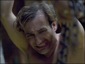 Quel est le nom de l'acteur incarnant le violeur dans l'adaptation cinmatograhique Les 7 jours du Talion ?