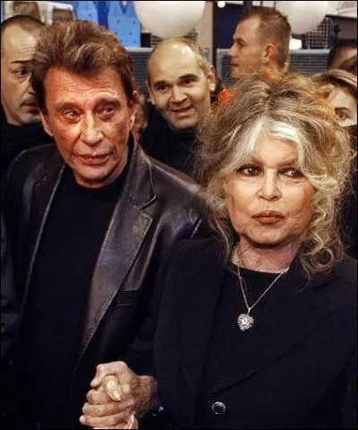 Photo de Johnny en : (Johnny est  gauche ! )