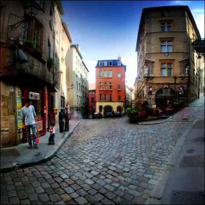 Lyon, Alger, Marseille et Rouen sont des :