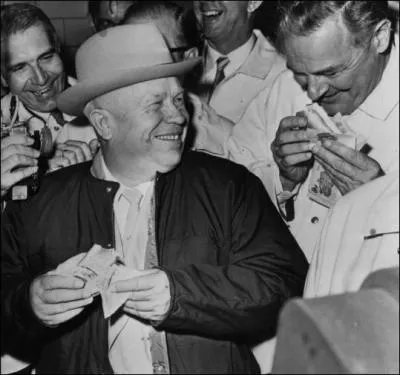 Quel homme d'tat Russe, en visite aux U. S. A. , dclare en 1959 : 'Nous sommes plus fort que vous sur la lune, mais vous tes plus fort que nous pour les saucisses. '