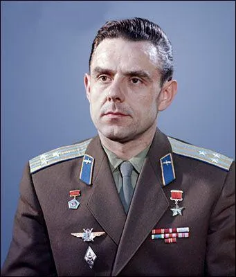 Quel cosmonaute Russe trouve la mort  la suite d'une dfaillance des parachutes de la capsule Soyouz 1 ?