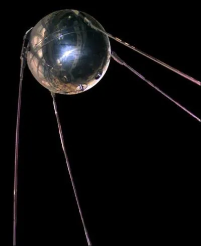 Quel satellite Russe, est le premier satellite artificiel  entrer en orbite autour de la terre en 1957 ?