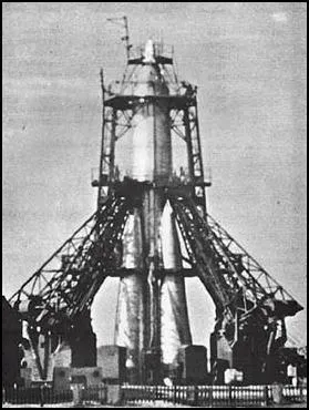 Quelle fuse l'ingnieur en chef Russe (question #2) utilise-t-il pour envoyer ce satellite ?