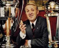 Quel est cet entraineur ?