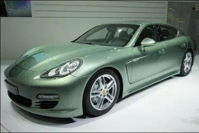 Quel est le nom de la nouvelle Porsche prsente au Salon de Genve ?