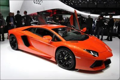 Quel est le nom de la nouvelle Lamborghini prsente au Salon de Genve ?