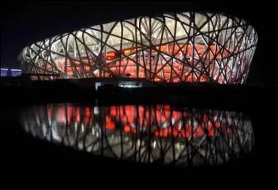 Quelle est cet difice surnomm le nid d'oiseau ?