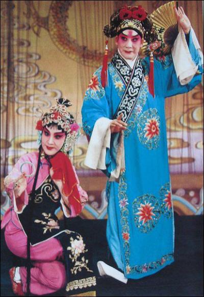 L'opéra de Pékin est un spectacle né au 18ème inspiré du folklore chinois. Quelle est son autre particularité ?