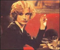 Dans un film de C. Chabrol (1976) Isabelle Huppert est condamne  mort pour le meurtre de son pre et une tentative d'empoisonnement sur sa mre. Cette femme s'appelait Nozire, de son prnom :