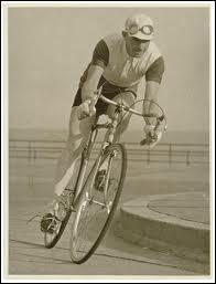 Premier australien  participer au tour de France en 1928... .