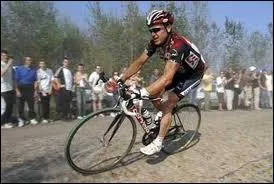 Premier australien vainqueur de Paris -Roubaix en 2007 ... .