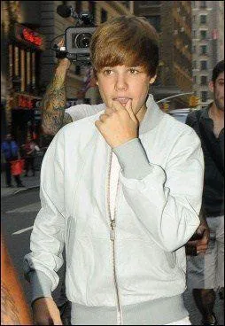 Nommez-moi l'intrus ?