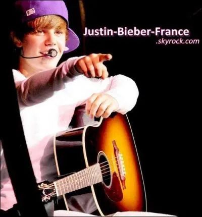 Par qui Justin Bieber est entour ?