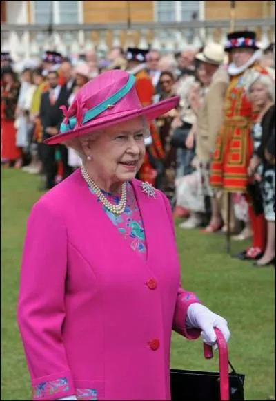 La reine d'Angleterre est la seule personne du Royaume-Uni habilite  dclarer une guerre.