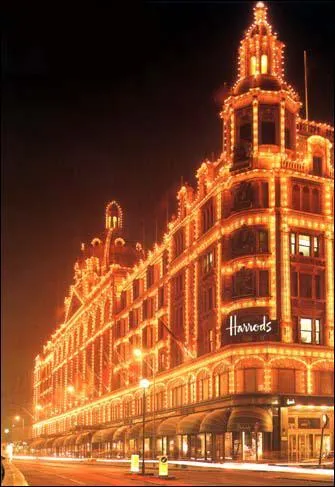 Comment s'appelle le plus grand magasin de Londres, difi au 19me sicle et aujourd'hui proprit des Al-Fayed ?