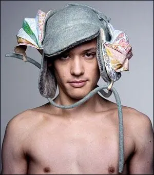 Lequel n'est pas un COUVRE-CHEF ?