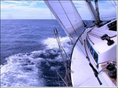 Lequel n'est pas un BATEAU ?