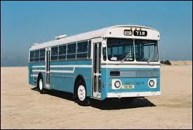 Un petit tour dans le dsert du Neguev, avec cet autocar... .