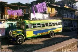 Sautons l'Atlantique, et visitons le pays avec cet autocar... .