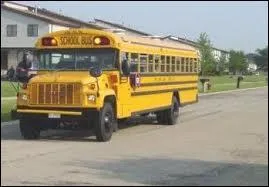Prenons un transport scolaire avec ce bus... .