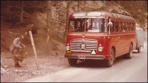 Avec cet autocar sorti d'un film de Fellini, nous sommes en... .