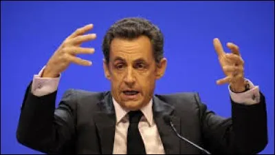 Bras tendus devant lui et mains qui tremblotent d'énervement, le petit Nicolas dit aux ouvriers d'Alstom (Ornans 17/03/09) : ''Si y en a qu'ça les démange d'augmenter --------- ! ''