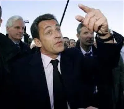 Septembre 2008 au Guilvinec, un marin-pêcheur apostrophe mon Nicolas : ''ENCULÉ ! ''
Réponse du président : ''Si tu crois que c'est en insultant que tu vas régler les problèmes permets-moi -------------- ! ''