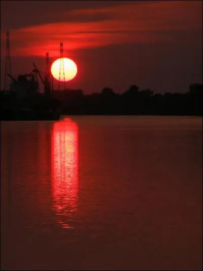 Quel acteur franais joue dans le film de Terence Young, 'Le Soleil Rouge' ?