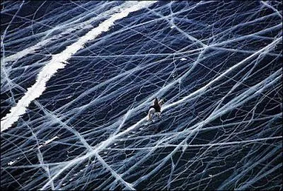 Quelle est la profondeur maximale du Lac Bakal, le plus profond du monde ?