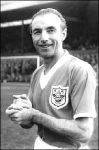 Quel joueur anglais jouant en 1956  Blackpool FC, a remport le premier ballon d'or ?