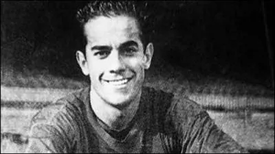 Quel milieu espagnol du FC Barcelone remporte le ballon d'or en 1960 ?