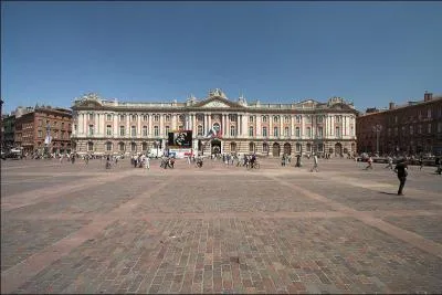 Cette place se trouve dans ... . .