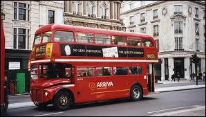 Quelle est la traduction de l'expression 'Mettre la puce  l'oreille' ?