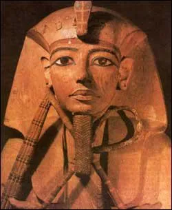 Ramss II fut le 3me pharaon de la XIXe dynastie. Il rgna sur l'Egypte de -1279  -1213. Parmi les reines d'Egypte suivantes, laquelle fut son pouse ?
