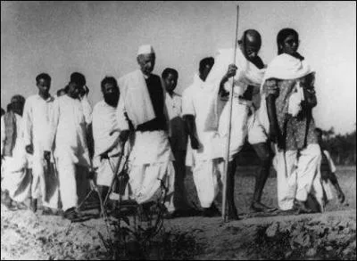 En 1930, Gandhi et ses partisans effectuent une marche de 400km jusqu' l'ocan Indien : pourquoi ?