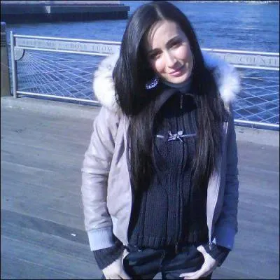 Quel est l'ge de Kenza Farah ?