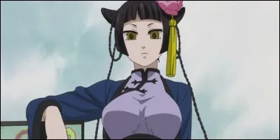 Comment s'appelle la jolie chinoise qu'il l'accompagne partout ?