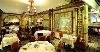 &Agrave; quelques m&egrave;tres de l'op&eacute;ra Garnier, de l'Olympia, des cin&eacute;mas et des grands magasins. Je suis :