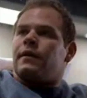 Italien d'origine, entrepreneur malchanceux, il ne souhaite pas rejoindre les Siciliens. Il meurt assassin par les bikers pour une histoire de portable.